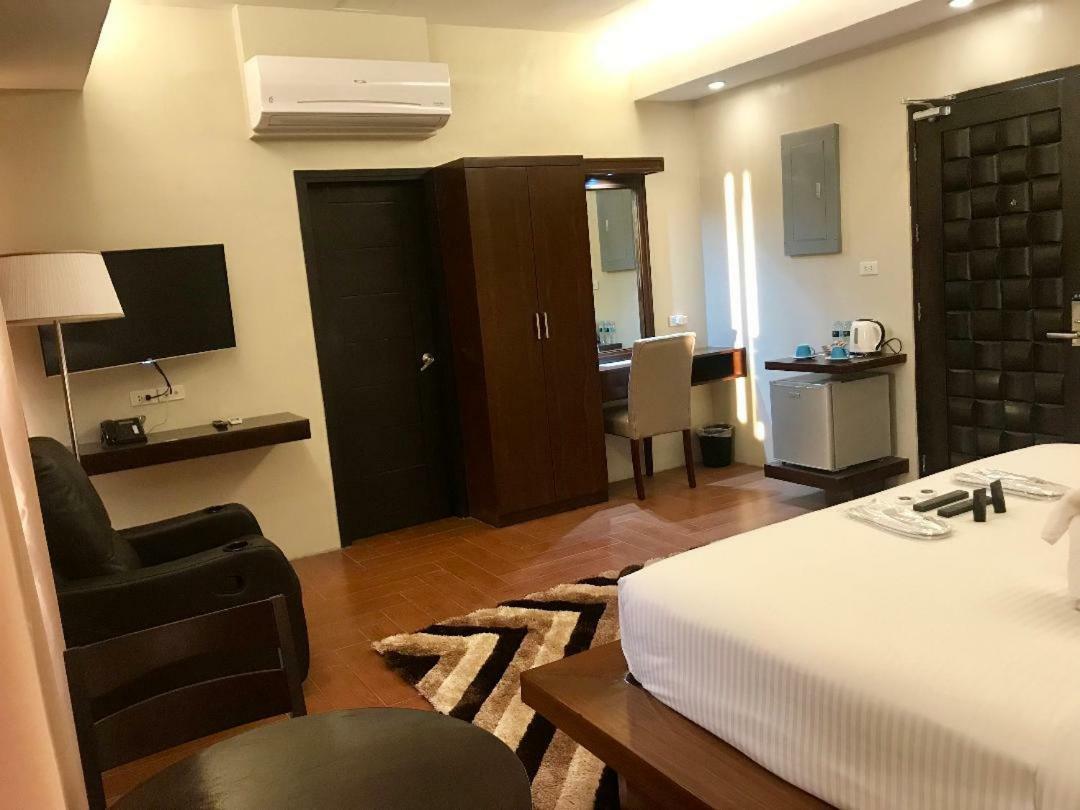 Treasure Island Hotel With Mini Water Adventure Masbate City Екстериор снимка